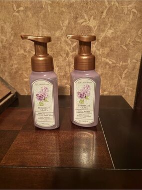 Bath & Body Works Fresh Cut Lilacs Gentle Foaming Hand Soap Duo